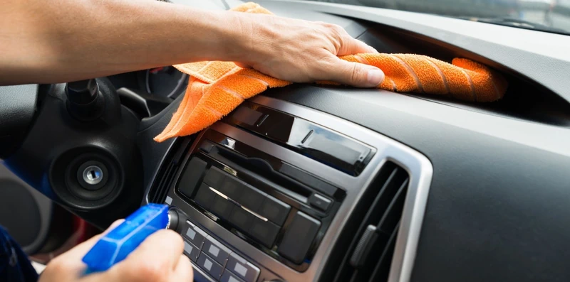 Städa panelen i din bil